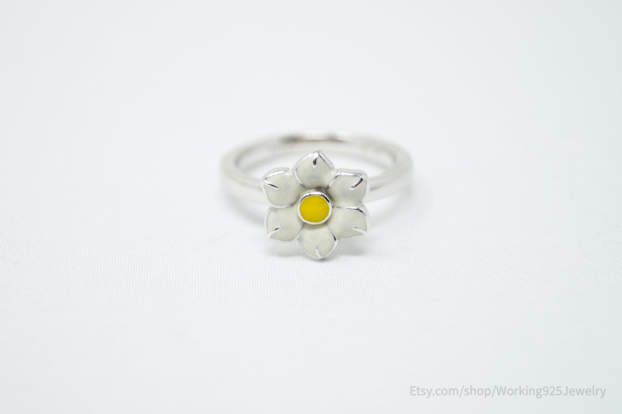 Vintage Enamel Daisy Flower Sterling Silver Ring - Size 7