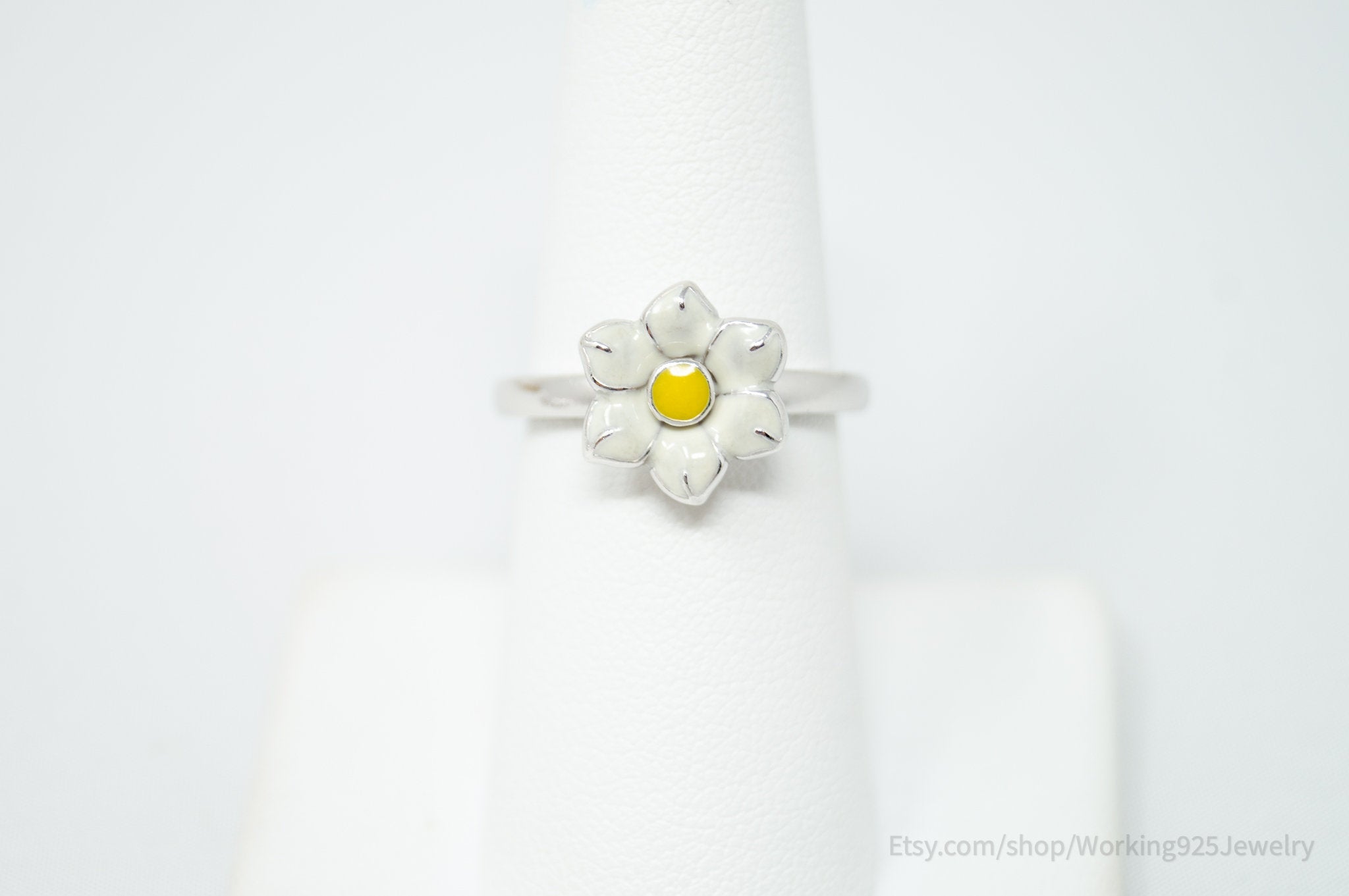 Vintage Enamel Daisy Flower Sterling Silver Ring - Size 7