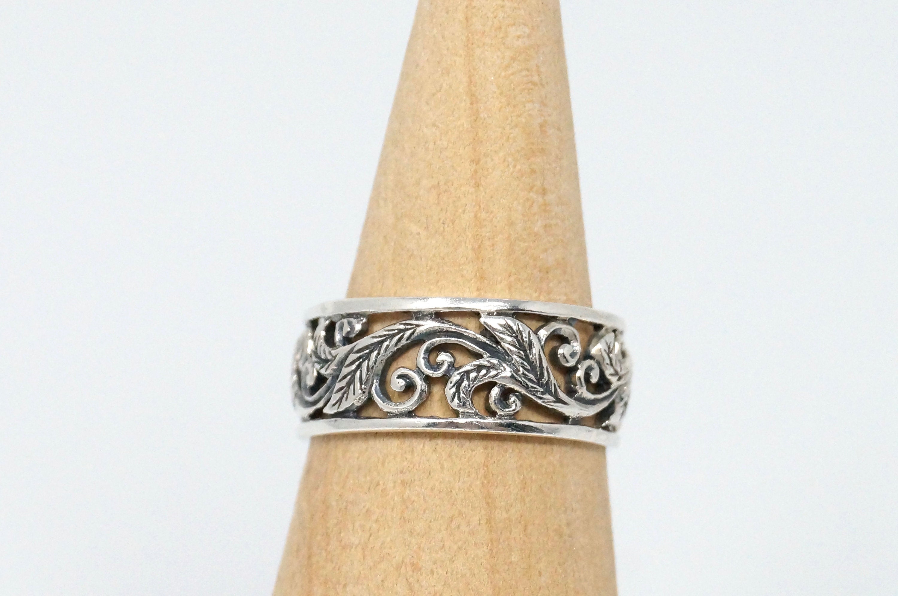 Vintage Cut Out Style Flowing Feather Leaf Sterling Silver Band Ring Size 6.25