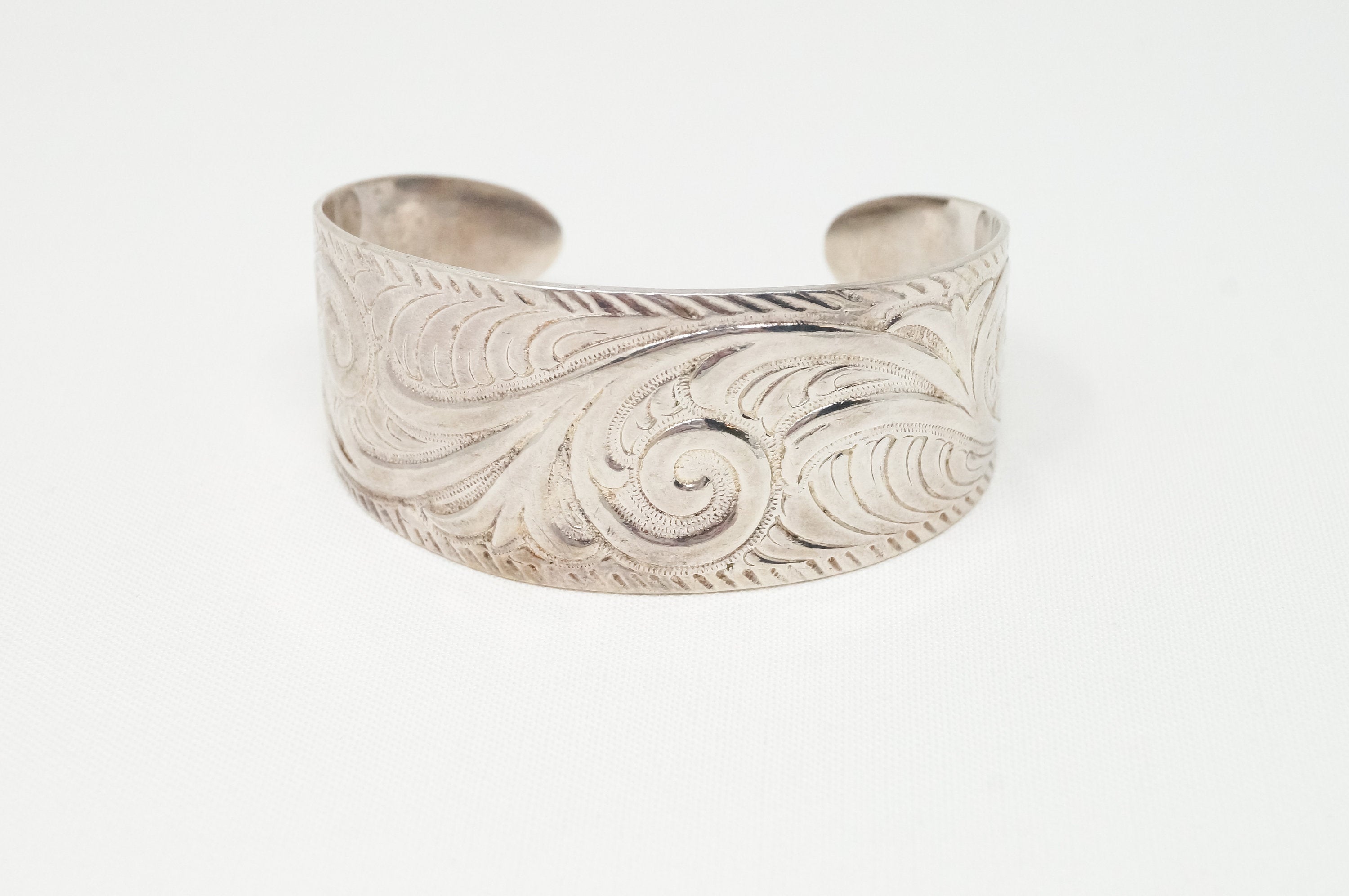 Vintage Floral Pattern Repousse Swirl Carved Sterling Silver Bangle Bracelet