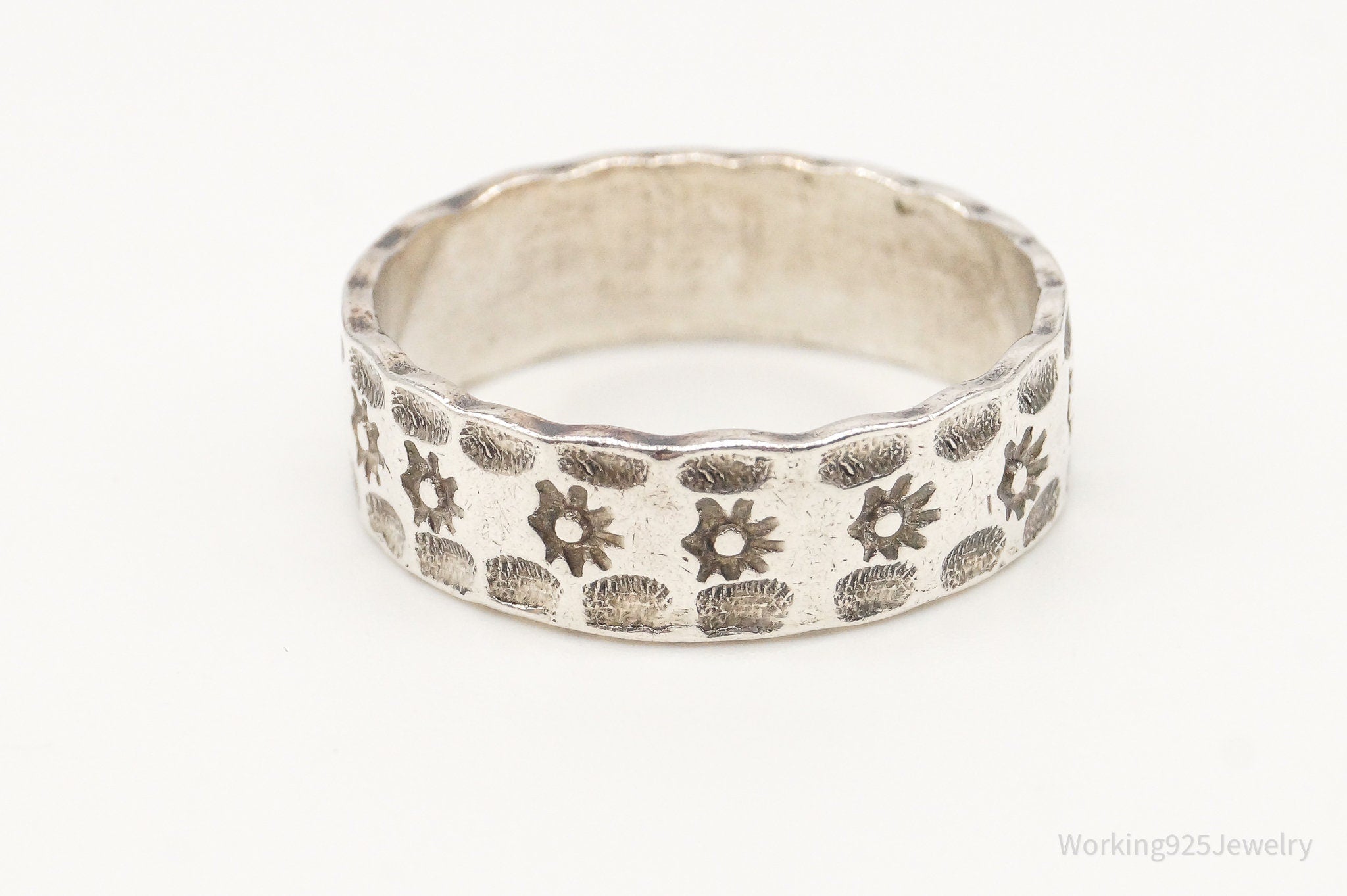 Antique Floral Pattern Sterling Silver Band Ring - Size 8.25