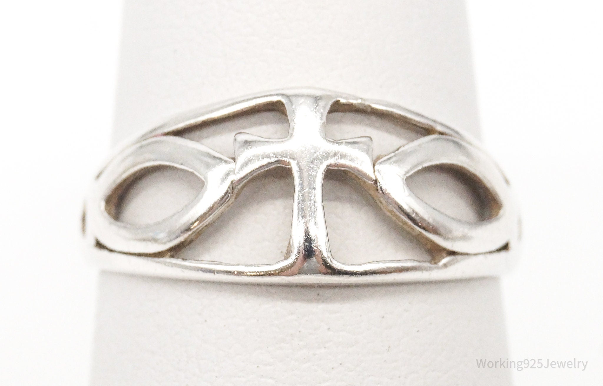 Vintage Cross Cut Out Silver Band Ring - Size 5.75