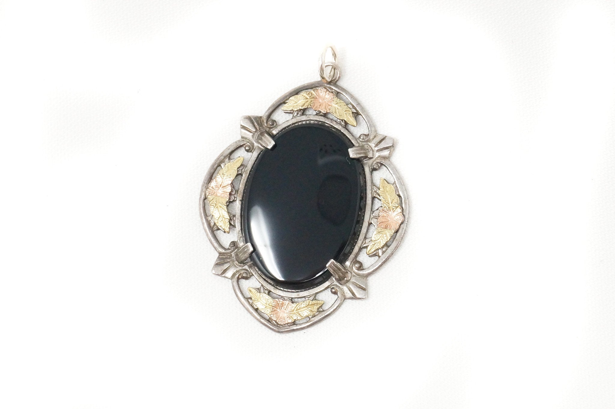 Antique Designer Uncas MFG Co Black Onyx Floral Sterling Silver Necklace Pendant