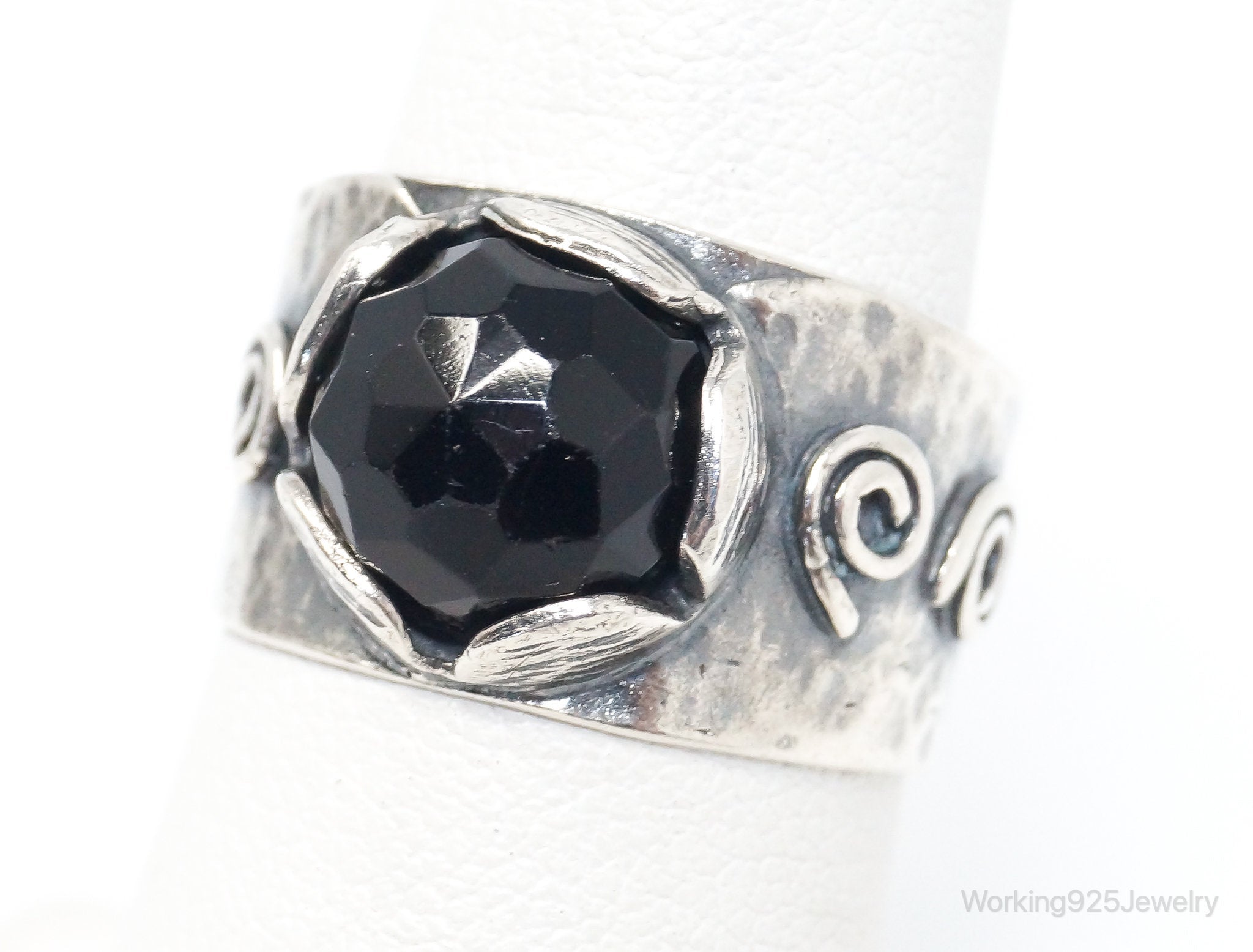 Vintage Black Onyx Hammered Style Sterling Silver Ring - Size 7